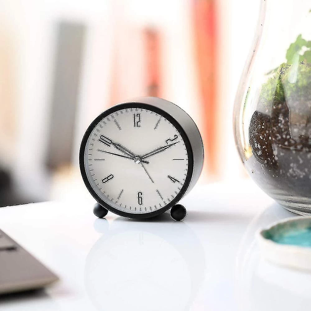 Round Alarm Clock Non Ticking, Battery Operated And Light Function Black - Image 2